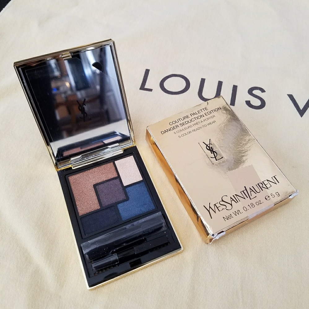 SYL  Eyeshadow palette